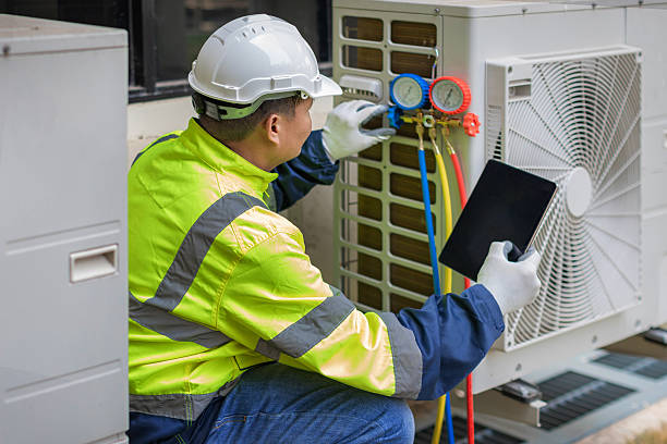 Professional Hvac technician working in Haines City, FL